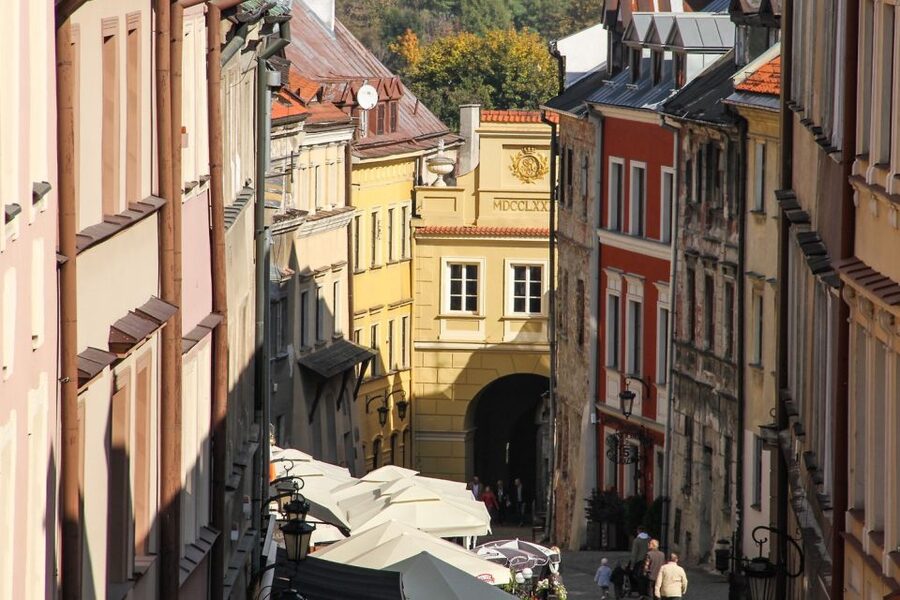 Warsaw: Majdanek Concentration Camp & Lublin Guided Day Tour - Lublin Old Town after the memorial visit