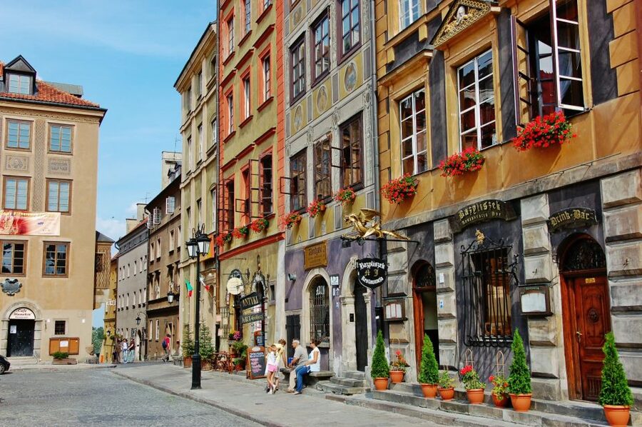 Warsaw: Old and New Town Private Walking Tour - The cathedral and the people who shaped Poland