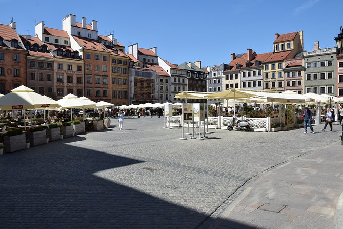Warsaw Old Town Guided Tour with Antek & Friends | small groups - Starting beneath Sigismund’s Column