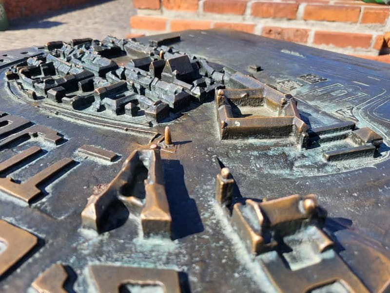 Warsaw Old Town UNESCO HERITAGE walking tour in English - What the two-hour pace feels like