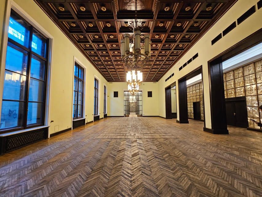 Warsaw: Palace of Culture and Science Guided Tour - Language, group size, and access