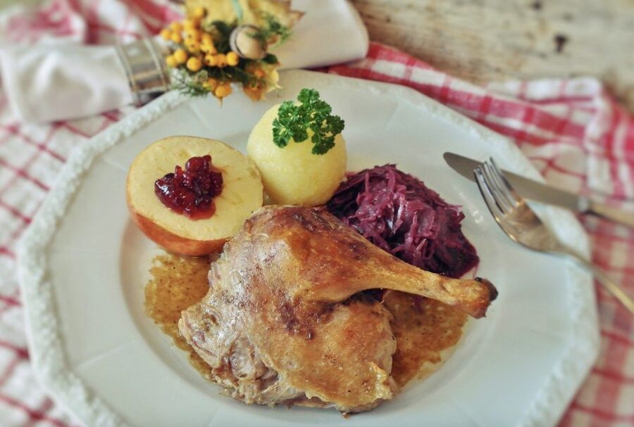 Warsaw: Polish Food Tour - Restaurant tastings: from pierogi to bigos