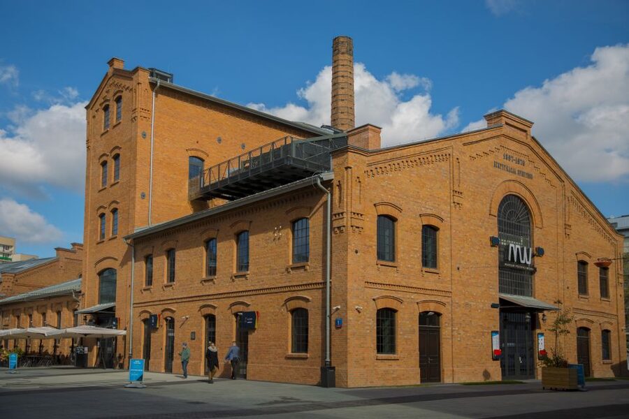 Warsaw: Polish Vodka Museum Tour with Tasting - Former employees set the scene