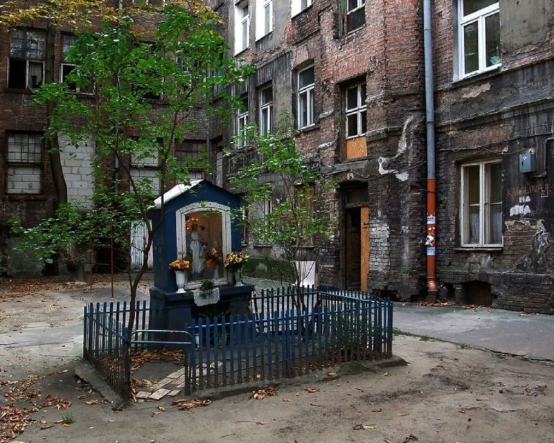 Warsaw: Praga District Tour with Vodka Museum and Tasting - Is $81 a fair price for four hours?