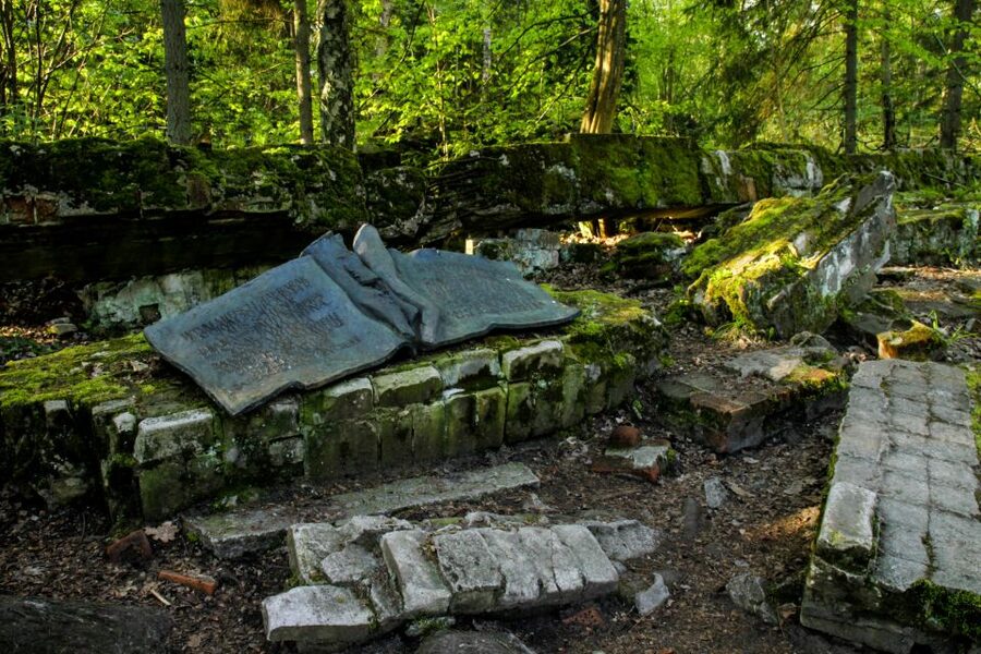 Warsaw: Private Full-Day Wolf's Lair Tour - Lunch, comfort, and what the price covers