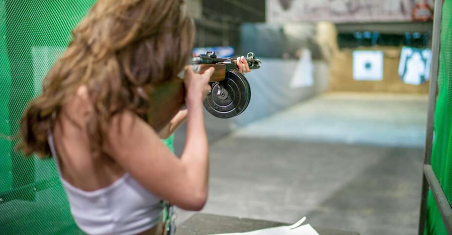 Warsaw: Shooting Range - Choosing between a Glock, AK-47, and more