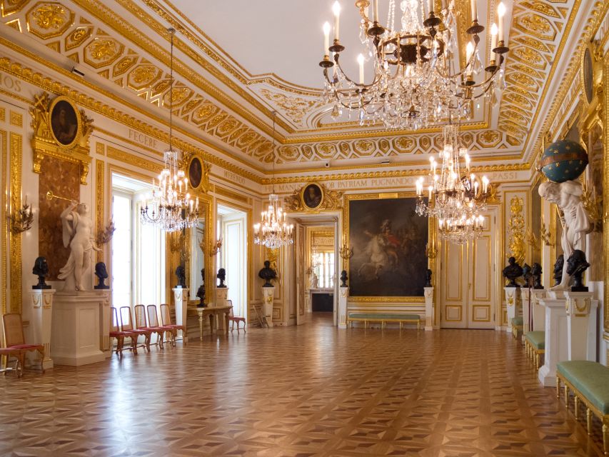 Warsaw: Skip-the-Line Royal Castle Guided Tour - Choosing between private, small group, and Old Town options