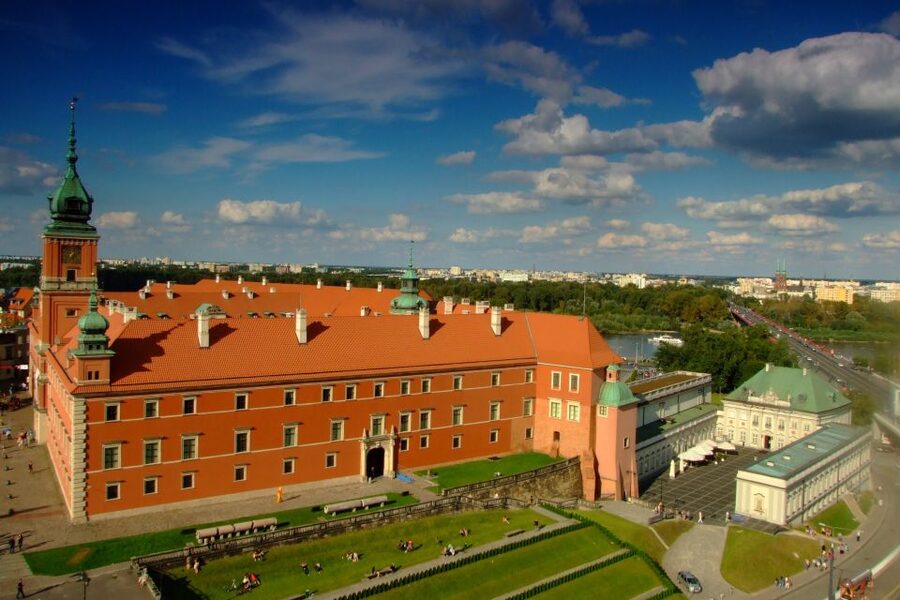 Warsaw: Skip-the-Line Royal Castle Guided Tour - The guides are a major part of the value