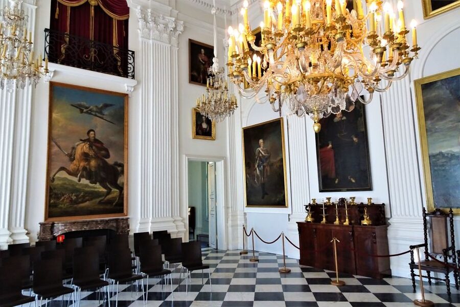 Warsaw: Skip-the-Line Wilanow Palace & Gardens Private Tour - Who will enjoy this private visit most?