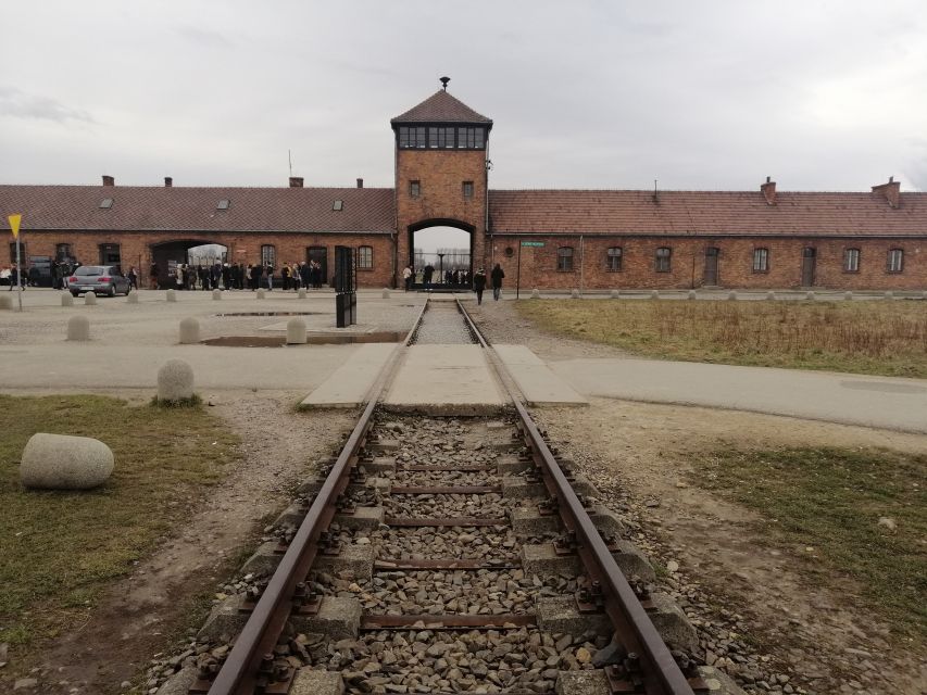 Warsaw: Tour to Krakow and Auschwitz by Train with Pickup - Auschwitz and Birkenau: what the 3.5 hours include
