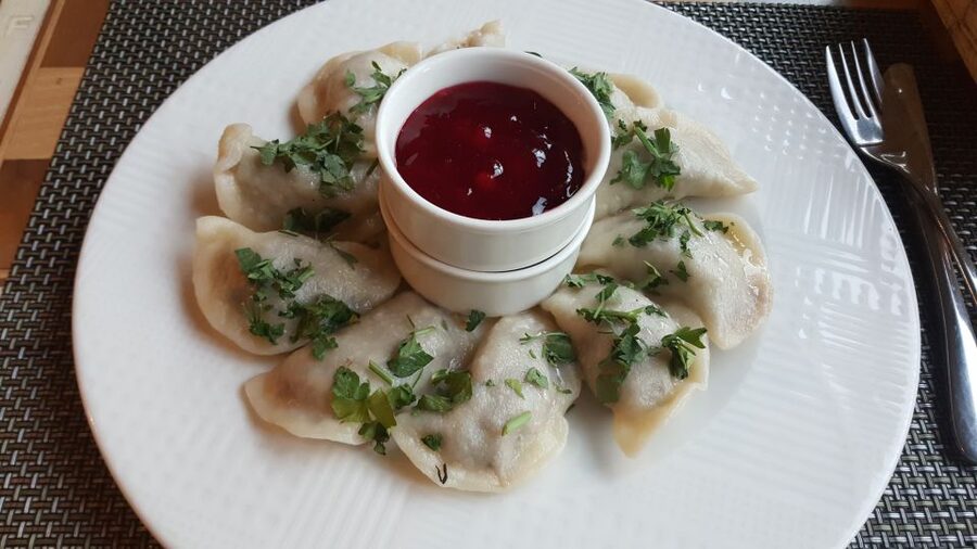 Warsaw: Traditional Food Tour with Old Town Sightseeing - Walking through Warsaw’s Old Town