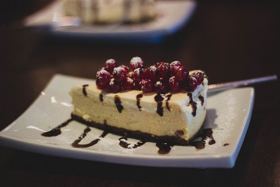Warsaw: Traditional Food Tour with Old Town Sightseeing - Group size, guide quality, and pace