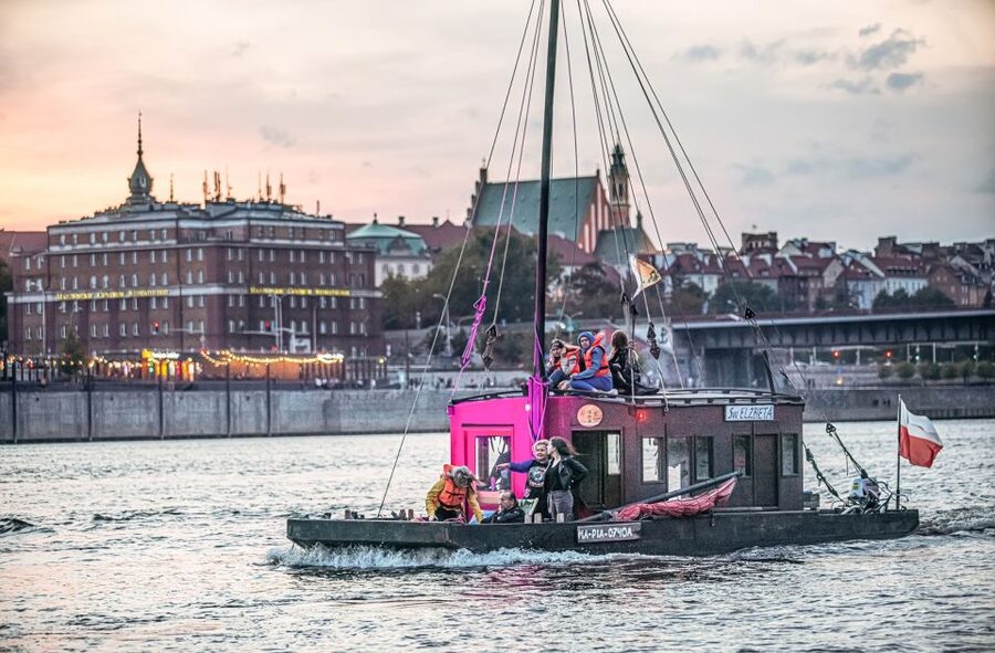 Warsaw: Traditional Galar Cruise on The Vistula River - Old Town and the Royal Castle from the Vistula