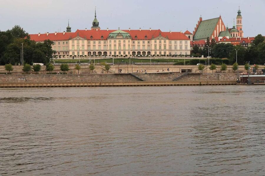 Warsaw: Vistula River Cruise with Your Music & City Views - Poniatówka Beach and the Warsaw Mermaid
