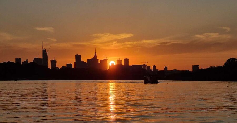 Warsaw: Vistula River Sunset Cruise with Welcome Drink - A gentle hour on Warsaw’s river