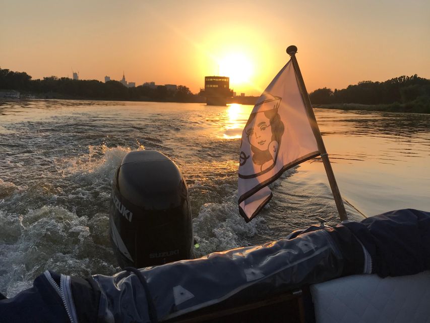 Warsaw: Vistula River Sunset Cruise with Welcome Drink - Poniatówka Beach and PGE Narodowy