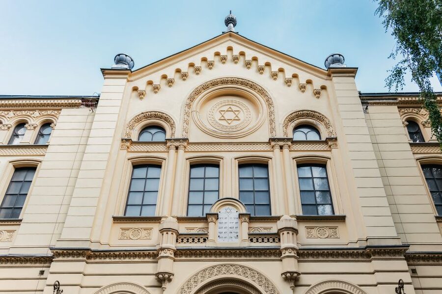 Warsaw: Warsaw Ghetto Private Walking Tour with Hotel Pickup - Key points at a glance