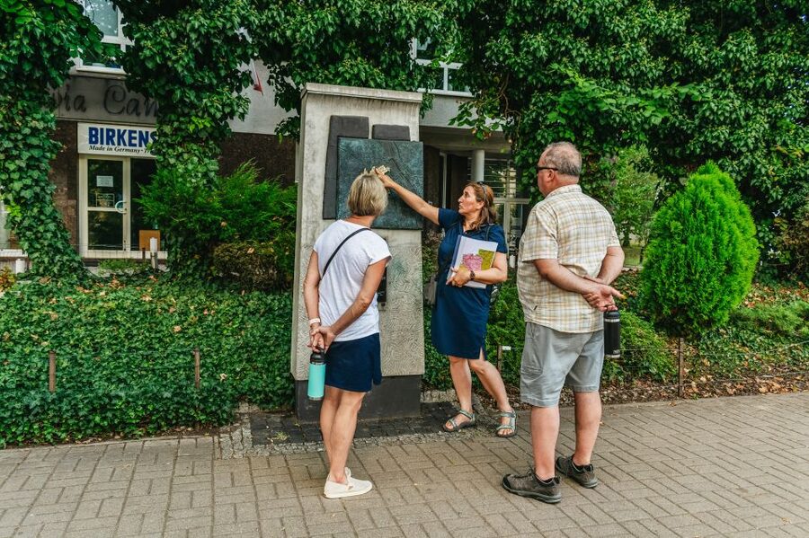 Warsaw: Warsaw Ghetto Private Walking Tour with Hotel Pickup - The Umschlagplatz and the machinery of deportation