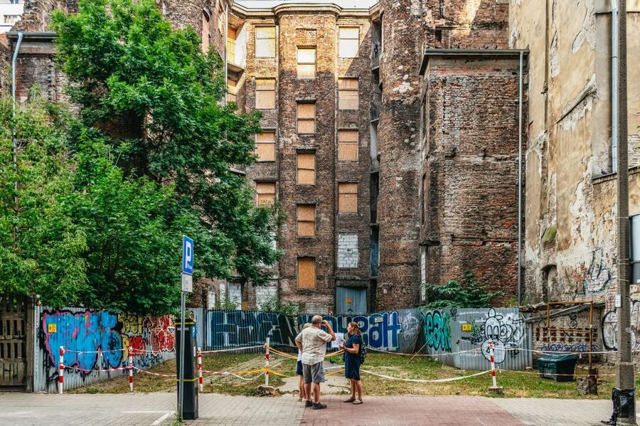 Warsaw: Warsaw Ghetto Private Walking Tour with Hotel Pickup - Starting with the ghetto’s creation in 1940