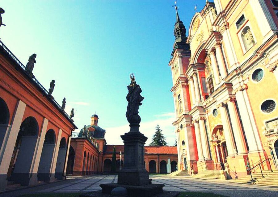 Warsaw: Wolf's Lair & Swieta Lipka Small-Group Tour + Lunch - Why the Wolf’s Lair matters
