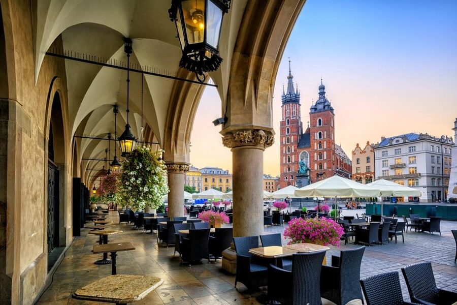 Wawel Castle, Cathedral, & Rynek Underground Tour with Lunch - Practical planning for a 330-minute day