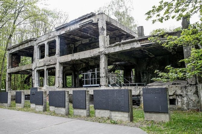 Westerplatte - 2h private trip by luxury car| - What the private car arrangement adds