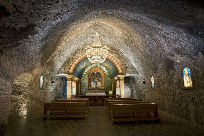 Wieliczka Salt Mine Guided Tour with Hotel Transfers - How the shared format affects your day