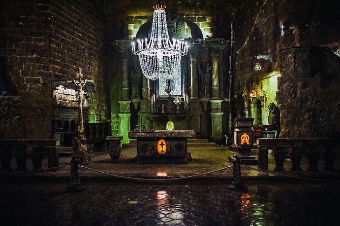 Wieliczka Salt Mine Guided Tour with pickup - Group size and guide quality