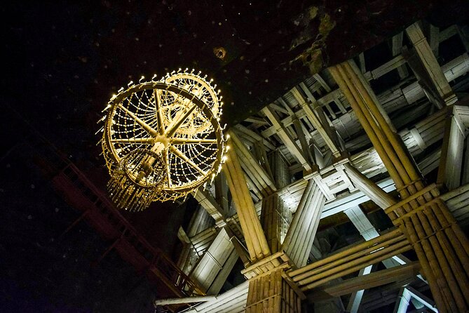 Wieliczka Salt Mine Tour from Krakow: Private Transport + Ticket - Entering the mine and starting the descent