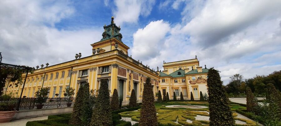 Wilanów Palace: 2-Hour Guided Tour with Entrance Tickets - Why Wilanów Palace deserves time beyond central Warsaw