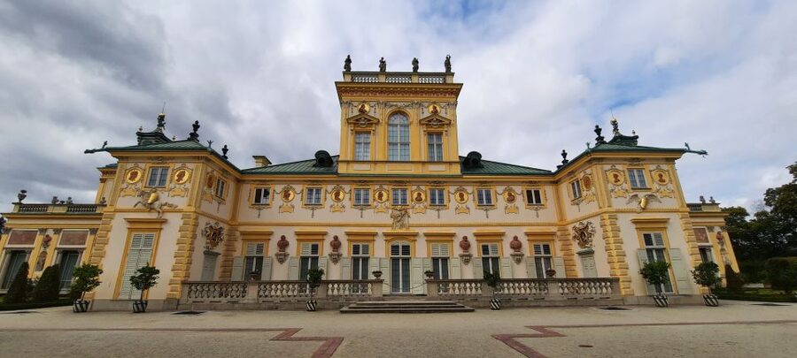 Wilanów Palace: 2-Hour Guided Tour with Entrance Tickets - Meeting at the white church and Belfry