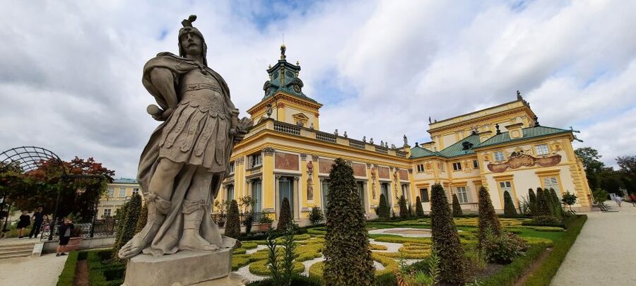 Wilanów Palace: 2-Hour Guided Tour with Entrance Tickets - Ending beside Wilanów Lake