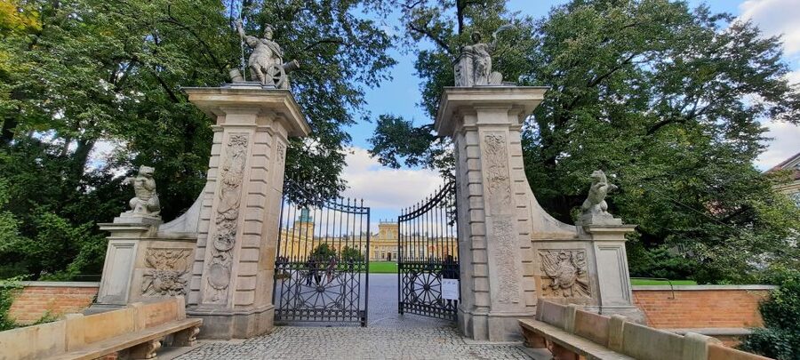 Wilanów Palace: 2-Hour Guided Tour with Entrance Tickets - Entering the 17th-century royal residence