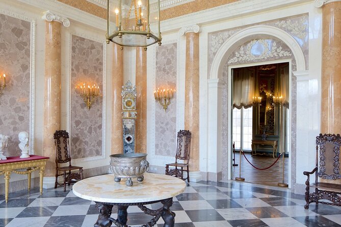 Wilanów Royal Palace + Polish Vodka Museum: SMALL GROUP /inc. Pick-up/ - Why this pairing works in Warsaw