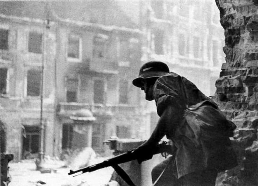World War 2 in Warsaw walking tour in English - The 1944 Warsaw Uprising and the Polish Resistance