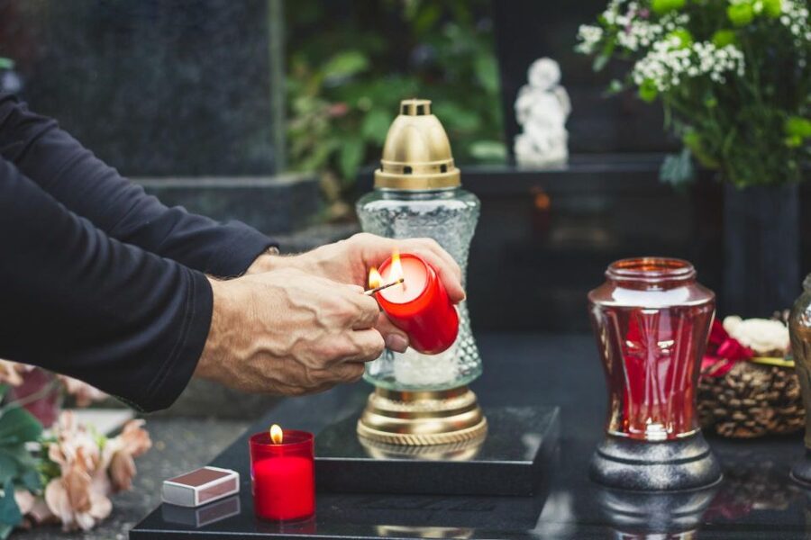 World War II Warsaw Old Town, Military Cemetery Walking Tour - Choosing between two hours and four