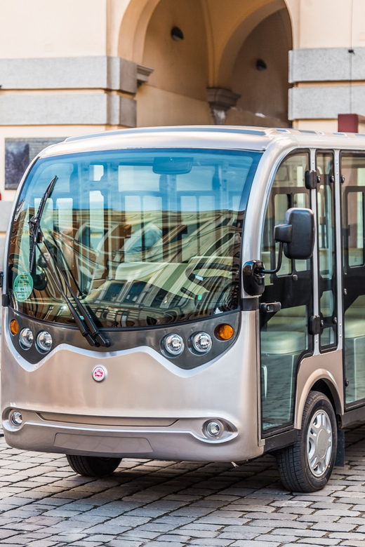Wroclaw: 1-Hour Sightseeing Tour by Electric Car - University of Wroclaw and the ten-minute city story