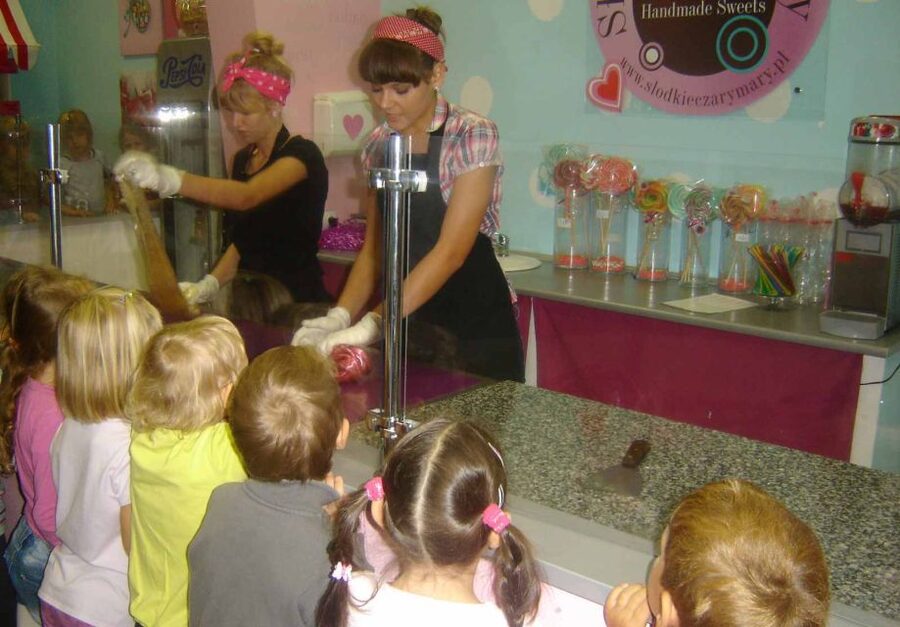 Wrocław: 2-Hour Guided Tour for Children - Finding Wrocław’s dwarves