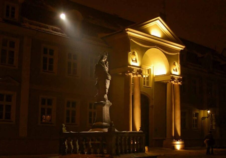 Wroclaw: 2-Hour Mysterious Walking Night Tour - Five details that shape the experience
