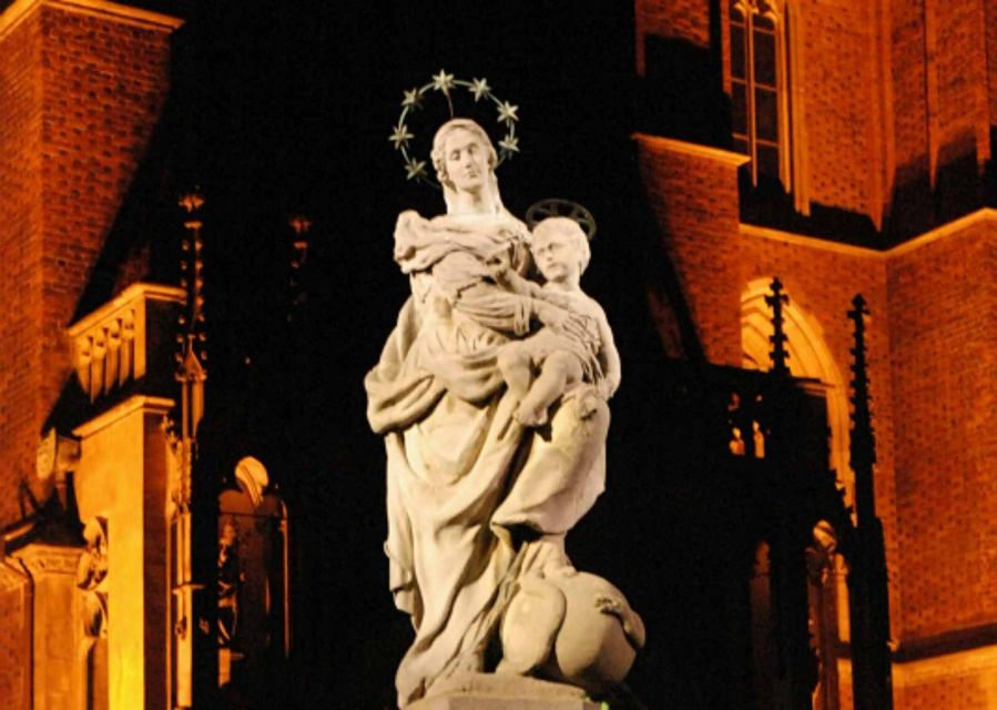 Wroclaw: 2-Hour Mysterious Walking Night Tour - Why Wroclaw works especially well after dark