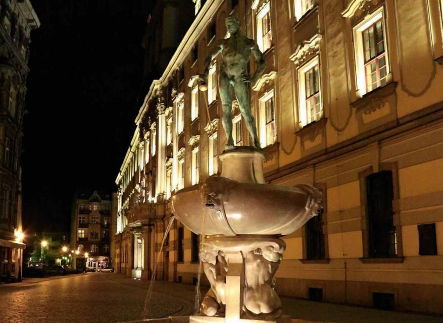 Wroclaw: 2-Hour Mysterious Walking Night Tour - Partyzantów Hill and the city from above