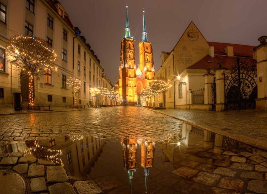 Wroclaw: 2-Hour Mysterious Walking Night Tour - Stories, language, and the guide you get
