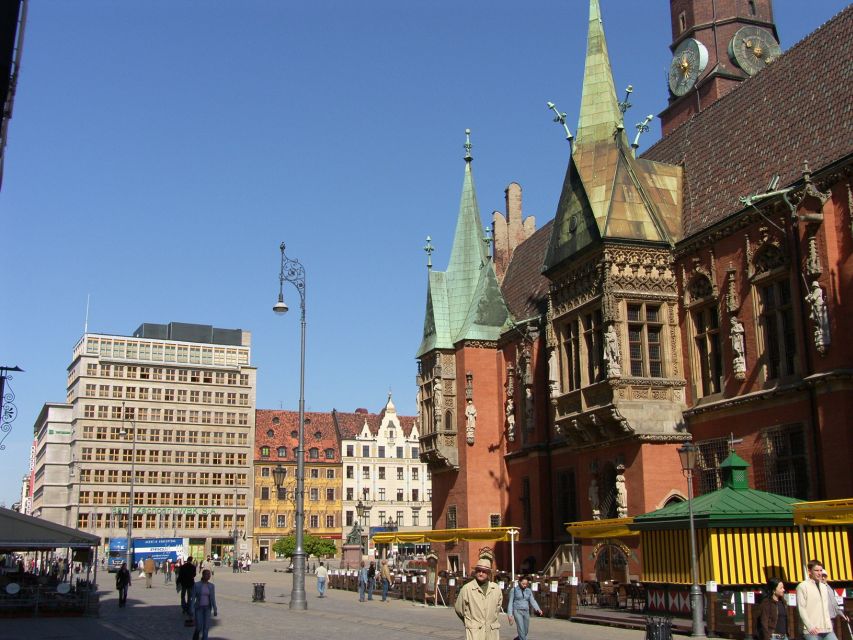 Wroclaw: 2-Hour Private Electric Bus Tour with Guide or Tape - Why an electric bus works well in Wroclaw