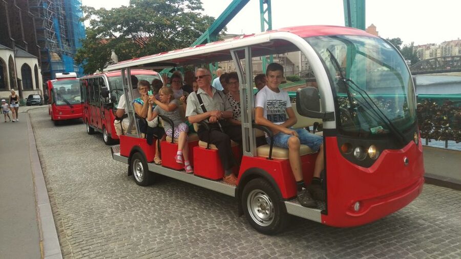 Wroclaw: 2-Hour Private Electric Bus Tour with Guide or Tape - Following the Oder to Cathedral Island