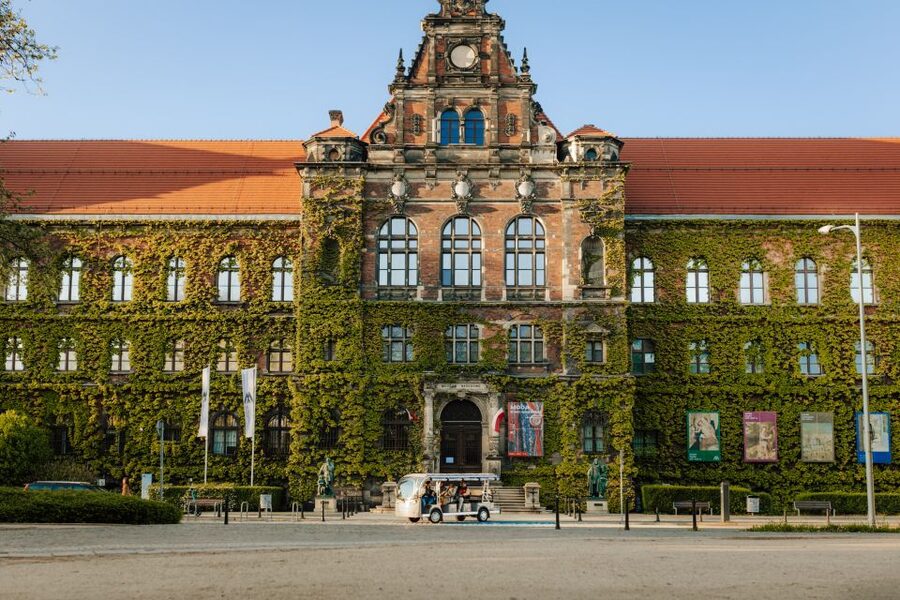 Wroclaw: 2-Hour Private Guided Tour by Electric Car - Why an electric car works well in Wrocław