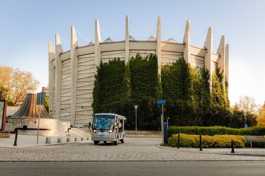 Wroclaw: 2-Hour Private Guided Tour by Electric Car - Market Hall and the river islands change the pace