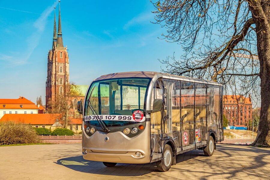 Wroclaw: 2-Hour Private Guided Tour by Electric Car - What the guides add beyond the audio
