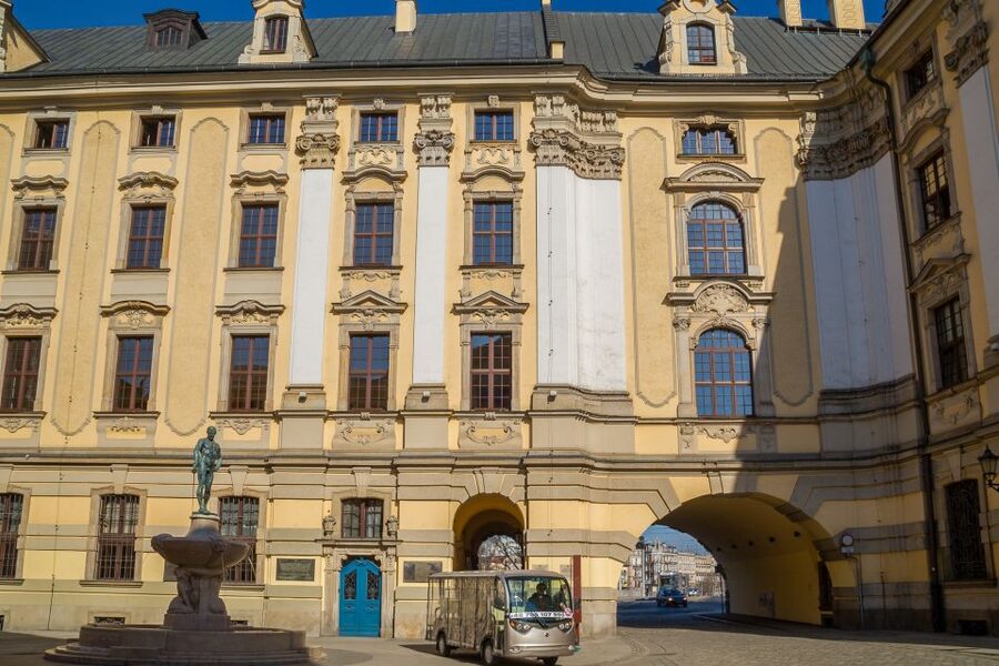 Wroclaw: 2-Hour Private Guided Tour by Electric Car - The Old Town begins with Saint Elisabeth Church and Jatki