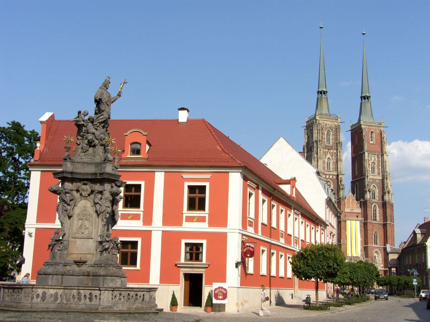 Wroclaw: 2-Hour Tour by Electric Car with a driver-guide - What the guide and audio system are like
