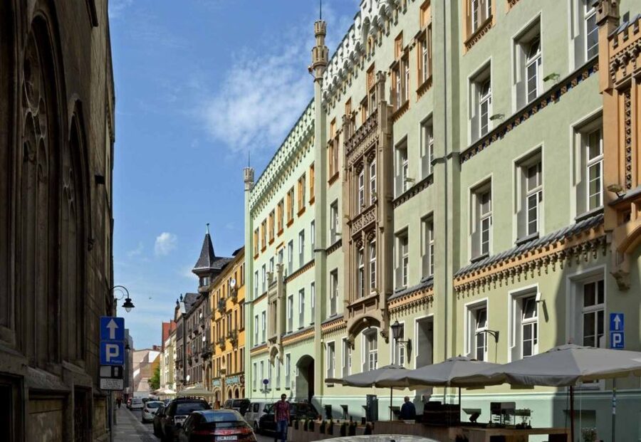 Wrocław: Boat Cruise with licensed guide only for your group - Another twenty minutes through the Old Town